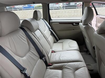 2006 Volvo V70 2.4   - Photo 16 - Tarzana, CA 91356