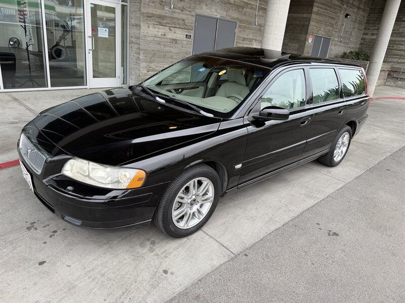 2006 Volvo V70 2.4   - Photo 1 - Tarzana, CA 91356