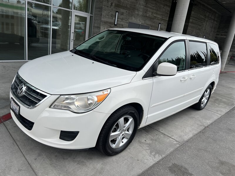 2010 Volkswagen Routan SE  
