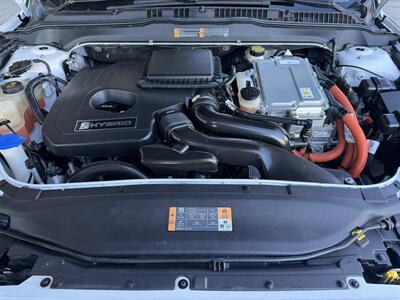 2013 Ford Fusion Hybrid SE   - Photo 18 - Tarzana, CA 91356