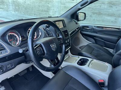 2019 Dodge Grand Caravan SXT   - Photo 23 - Tarzana, CA 91356