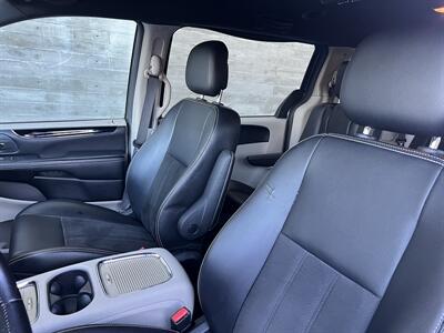 2019 Dodge Grand Caravan SXT   - Photo 22 - Tarzana, CA 91356