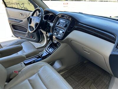 2003 Toyota Highlander Limited   - Photo 16 - Tarzana, CA 91356