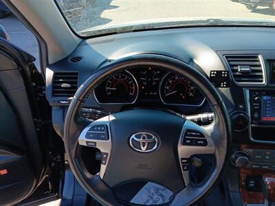 2013 Toyota Highlander Limited   - Photo 12 - Acton, MA 01720