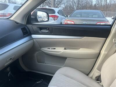 2014 Subaru Outback 2.5i Premium - Photo 12 - Framingham, MA 01702