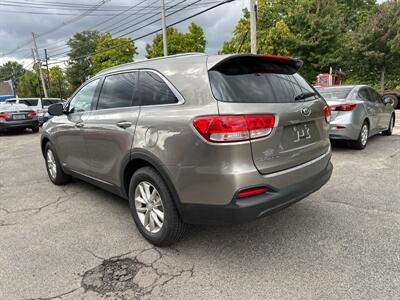 2017 Kia Sorento LX   - Photo 6 - Framingham, MA 01702