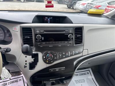 2014 Toyota Sienna LE 7-Passenger Auto Acces   - Photo 14 - Framingham, MA 01702