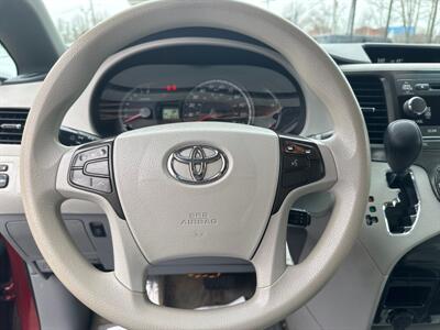 2014 Toyota Sienna LE 7-Passenger Auto Acces   - Photo 11 - Framingham, MA 01702