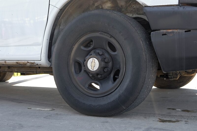 2012 Chevrolet Express 2500 - Photo 37 - Dallas, TX 75229
