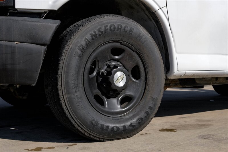 2012 Chevrolet Express 2500 - Photo 38 - Dallas, TX 75229