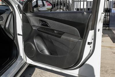 2013 Chevrolet Cruze ECO Auto   - Photo 36 - Dallas, TX 75229