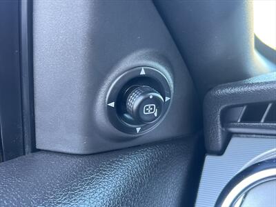 2005 Ford Mustang V6 Deluxe   - Photo 26 - Escondido, CA 92025