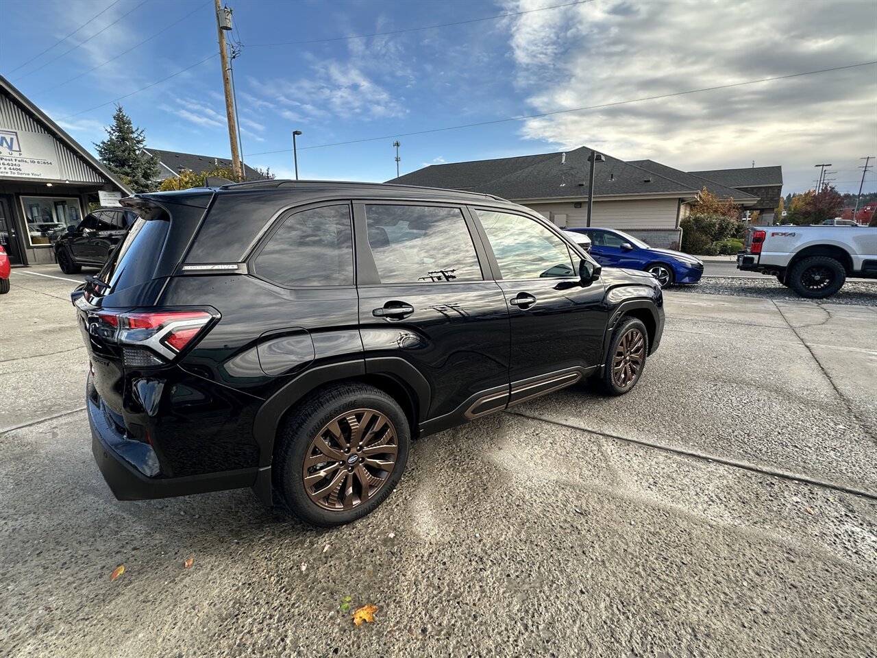 2025 Subaru Forester Sport 11k miles, AWD! *****JD Power current value is $35,600 minus $10,889 in SAVINGS! = $24,711 OUR AMAZING LOW PRICE!**** - Photo 4 - Post Falls, ID 83854