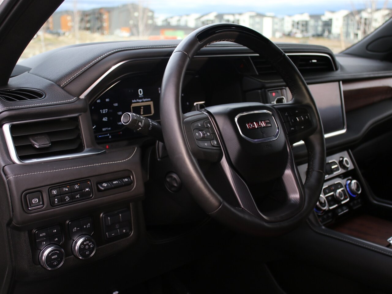 2024 GMC Yukon Denali Ultimate 9k miles, AWD, Air Suspension, Super Cruise! - Photo 5 - Post Falls, ID 83854