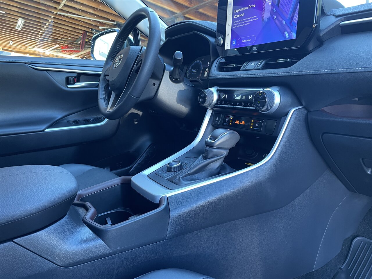 2024 Toyota RAV4 Limited 11k miles, Like New Condition! Clean Carfax. Amazing SUV! - Photo 8 - Post Falls, ID 83854