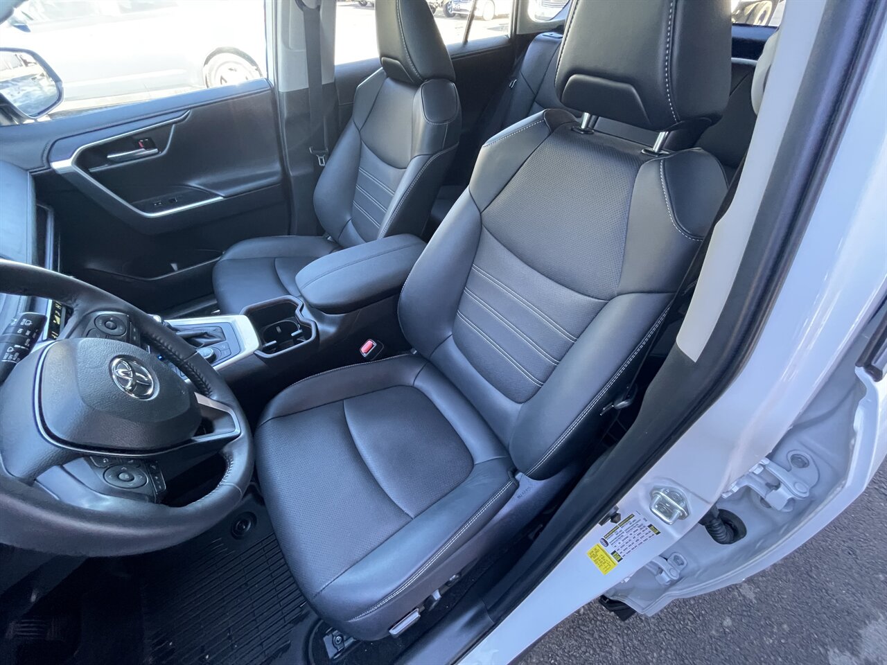 2024 Toyota RAV4 Limited 11k miles, Like New Condition! Clean Carfax. Amazing SUV! - Photo 5 - Post Falls, ID 83854