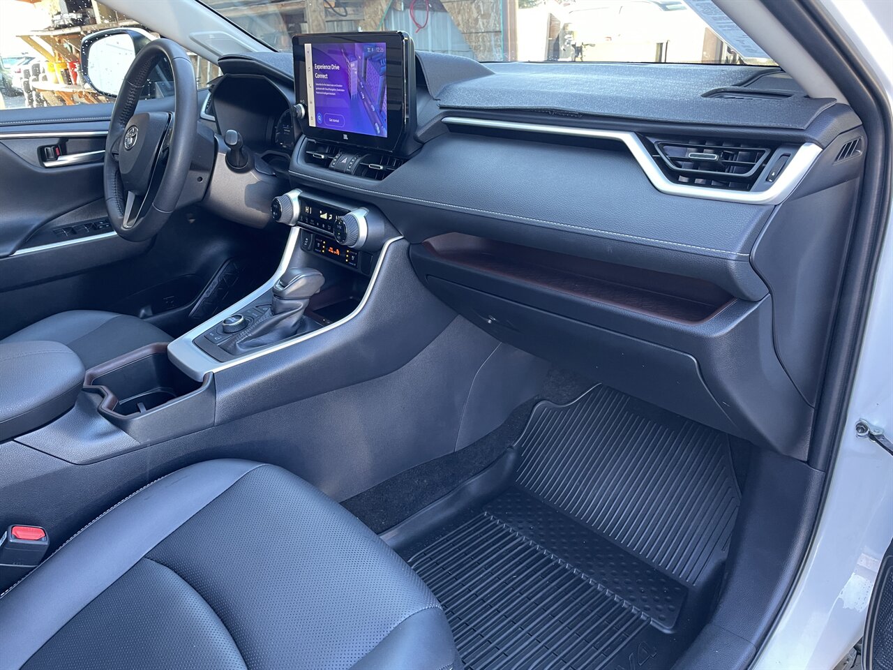 2024 Toyota RAV4 Limited 11k miles, Like New Condition! Clean Carfax. Amazing SUV! - Photo 9 - Post Falls, ID 83854