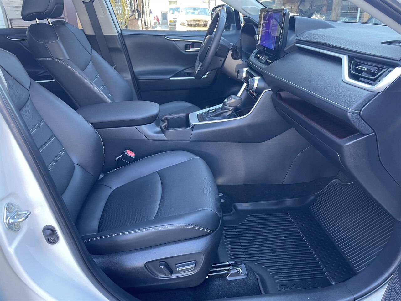 2024 Toyota RAV4 Limited 11k miles, Like New Condition! Clean Carfax. Amazing SUV! - Photo 7 - Post Falls, ID 83854