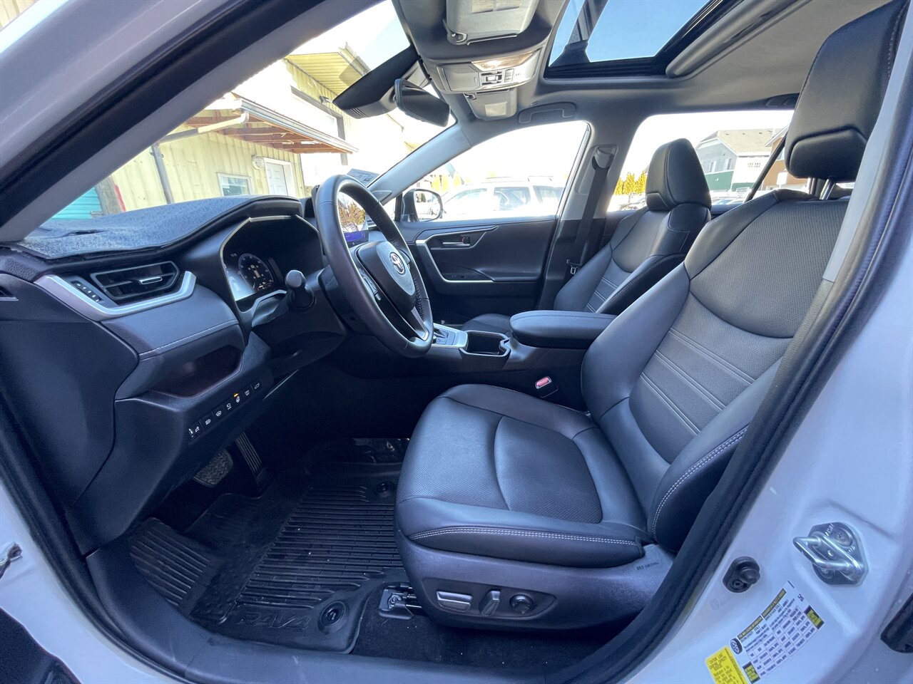 2024 Toyota RAV4 Limited 11k miles, Like New Condition! Clean Carfax. Amazing SUV! - Photo 4 - Post Falls, ID 83854