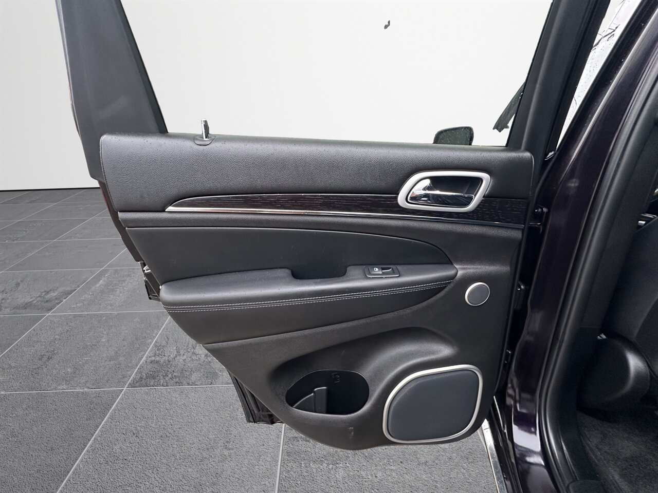 2019 Jeep Grand Cherokee Summit Sangria Metallic Color! Super low miles - 40k! Great Jeep! Serviced Regularly - Photo 10 - Post Falls, ID 83854