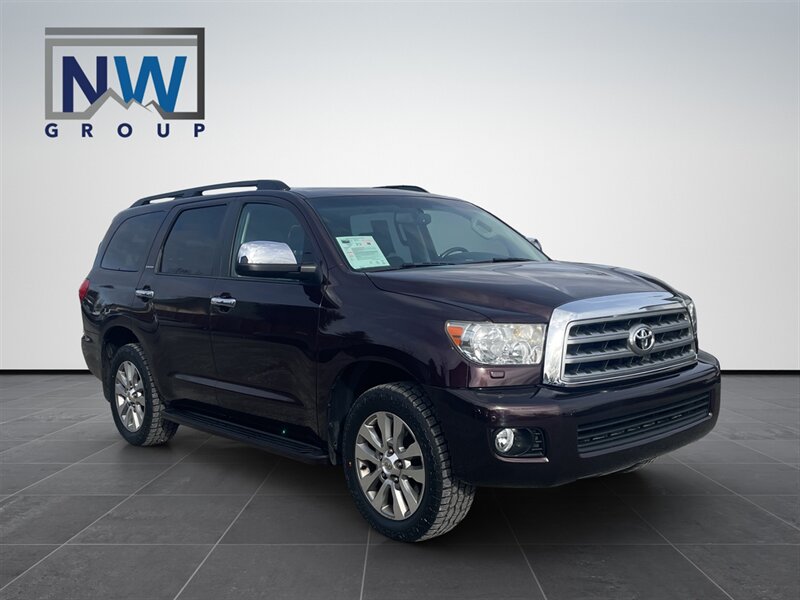 2015 Toyota Sequoia Limited.  JBL Premium Audio, 8 Passengers (3 rows of seating), 4x4!