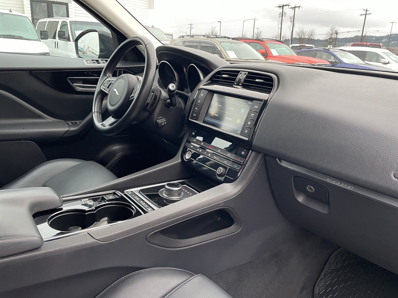 2017 Jaguar F-PACE 35t Premium 71k miles, AWD, Very Luxurious! - Photo 6 - Post Falls, ID 83854