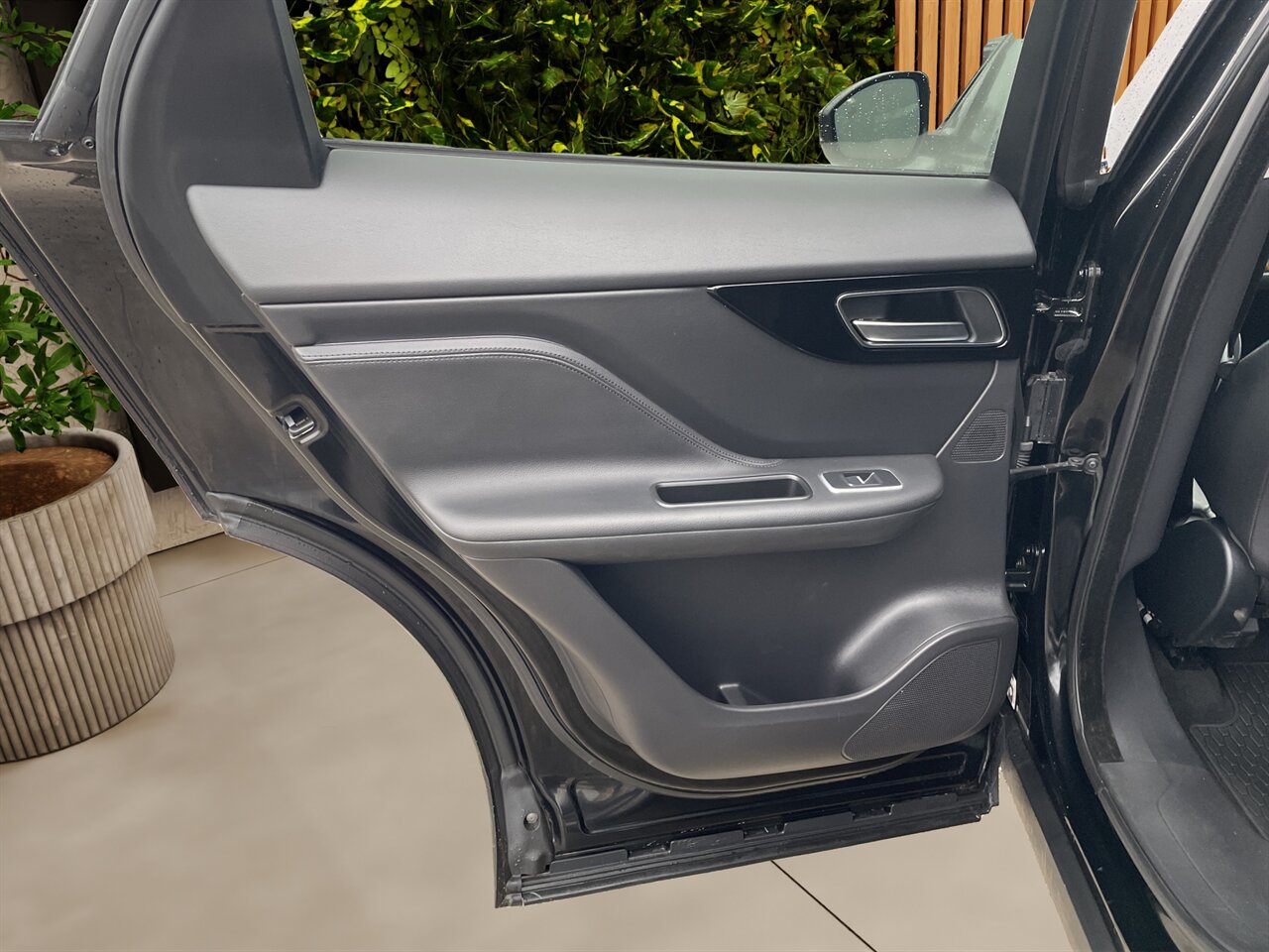 2017 Jaguar F-PACE 35t Premium 71k miles, AWD, Very Luxurious! - Photo 7 - Post Falls, ID 83854