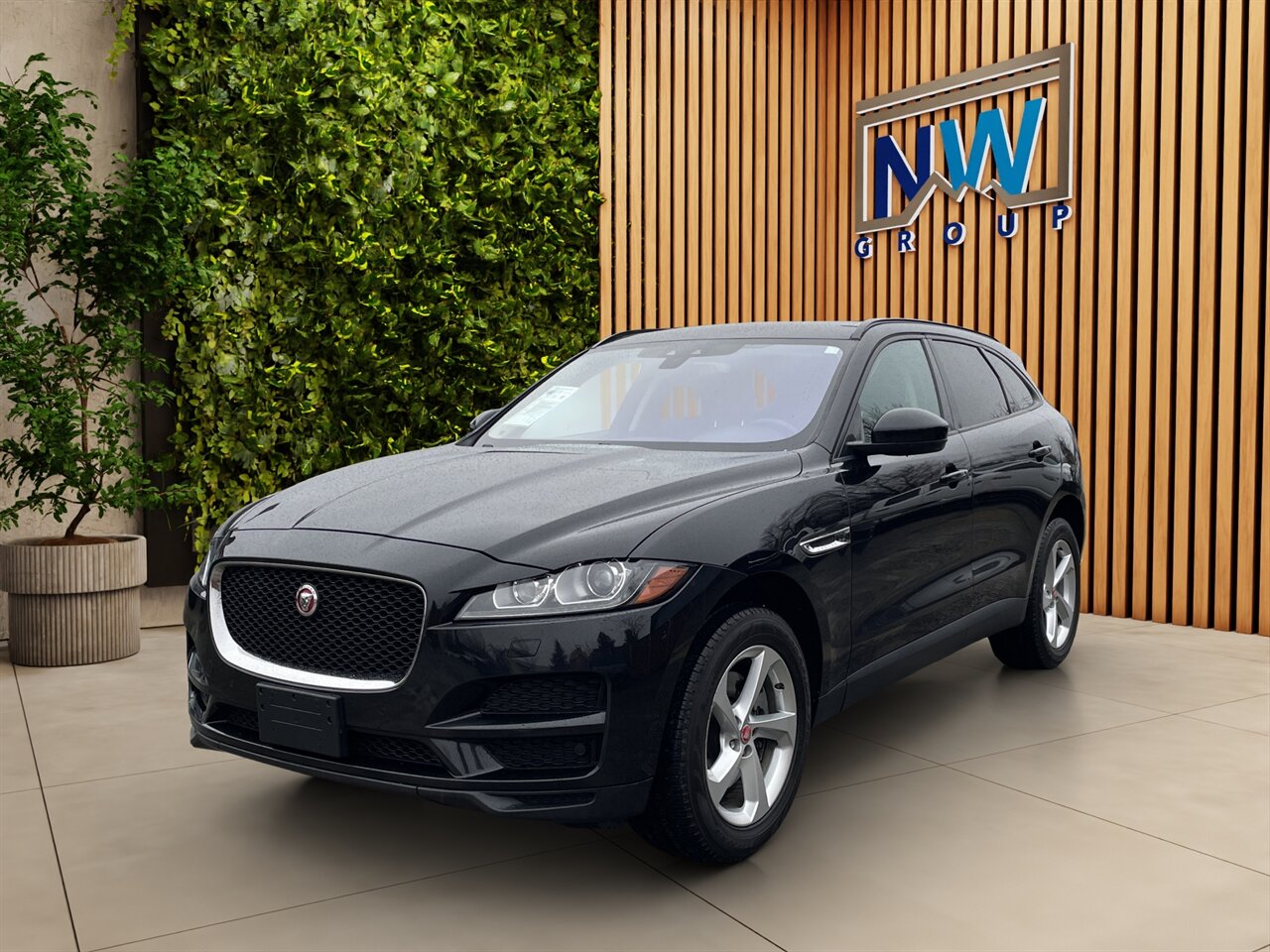2017 Jaguar F-PACE 35t Premium 71k miles, AWD, Very Luxurious! - Photo 3 - Post Falls, ID 83854
