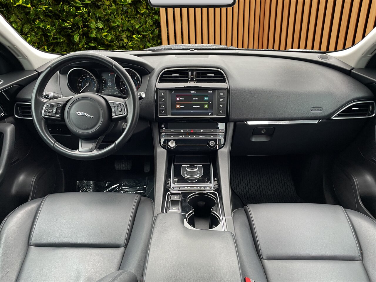 2017 Jaguar F-PACE 35t Premium 71k miles, AWD, Very Luxurious! - Photo 4 - Post Falls, ID 83854