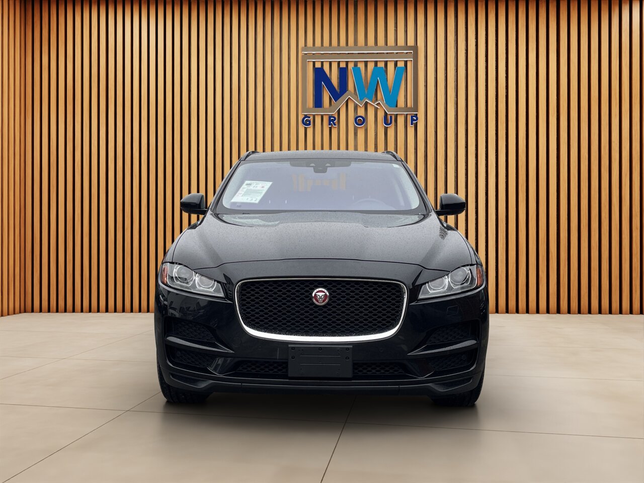 2017 Jaguar F-PACE 35t Premium 71k miles, AWD, Very Luxurious! - Photo 2 - Post Falls, ID 83854