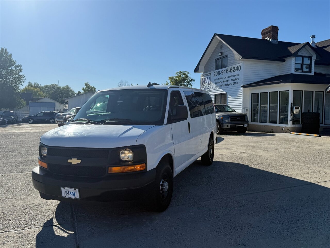 2017 Chevrolet Express LS 2500 107k miles. Passenger Van! Clean Title / Clean Carfax! - Photo 3 - Post Falls, ID 83854