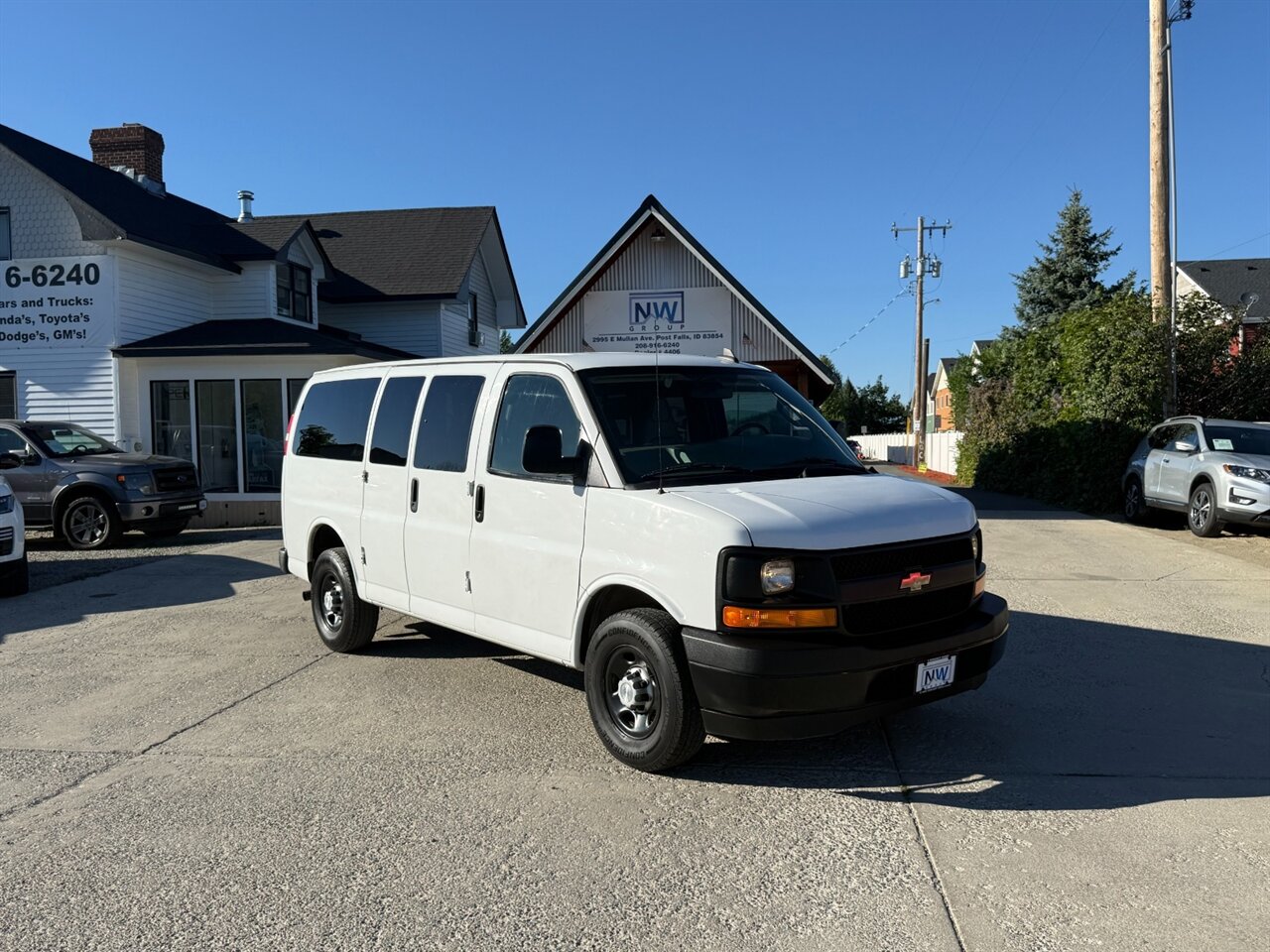 2017 Chevrolet Express LS 2500 107k miles. Passenger Van! Clean Title / Clean Carfax! - Photo 1 - Post Falls, ID 83854