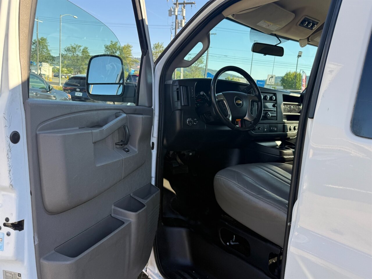 2017 Chevrolet Express LS 2500 107k miles. Passenger Van! Clean Title / Clean Carfax! - Photo 6 - Post Falls, ID 83854