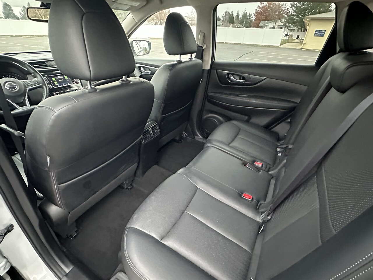 2018 Nissan Rogue SL W/ 9k miles! Epic Condition! Must See! - Photo 8 - Post Falls, ID 83854