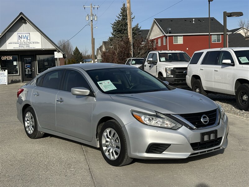 2016 Nissan Altima 2.5.  Reliable Midsize Sedan, Fuel-Efficient