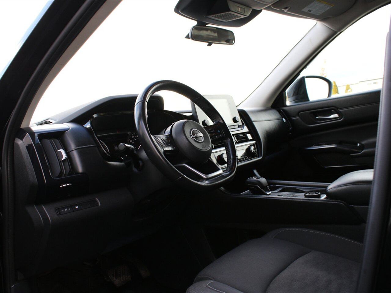 2022 Nissan Pathfinder SV 3 Rows, New Tires, Serviced - Very Nice SUV! - Photo 4 - Post Falls, ID 83854