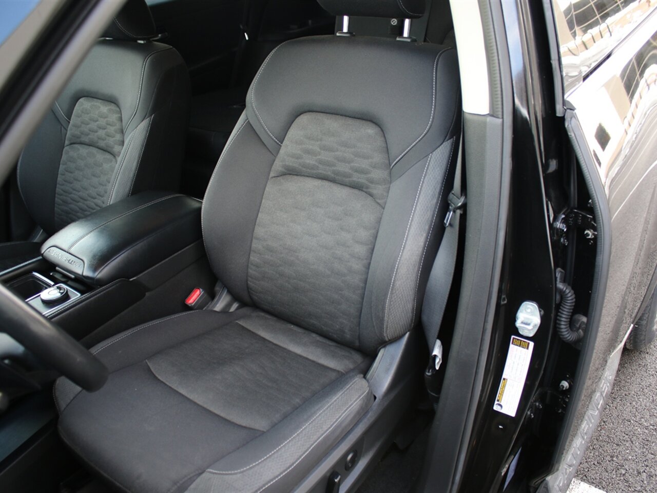 2022 Nissan Pathfinder SV 3 Rows, New Tires, Serviced - Very Nice SUV! - Photo 9 - Post Falls, ID 83854