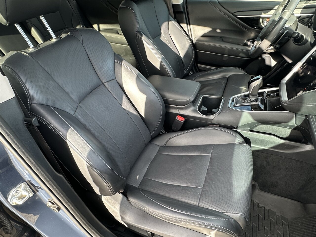 2023 Subaru Outback Limited 33k miles, AWD, Sunroof, Highest Package! - Photo 8 - Post Falls, ID 83854