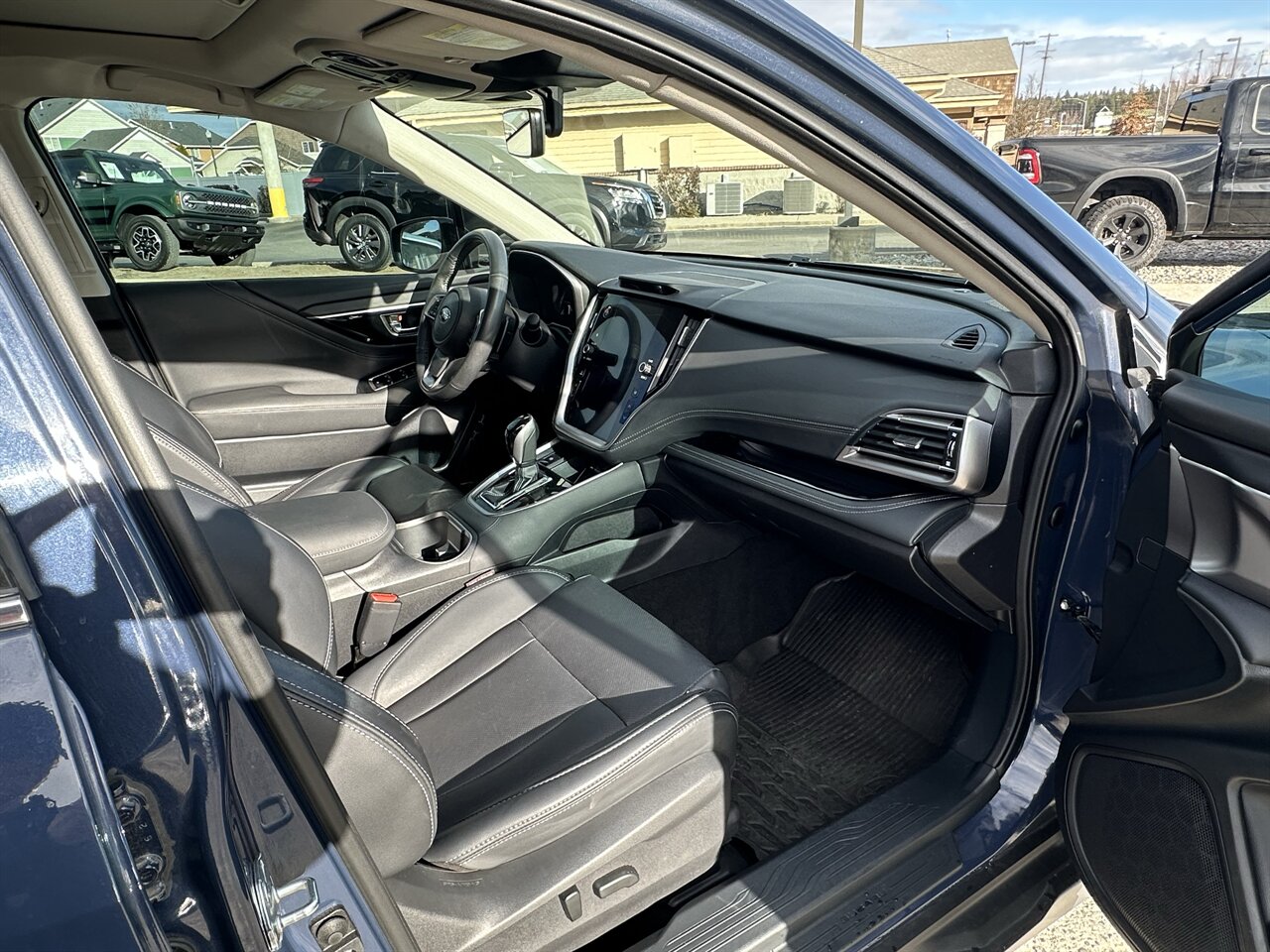 2023 Subaru Outback Limited 33k miles, AWD, Sunroof, Highest Package! - Photo 9 - Post Falls, ID 83854