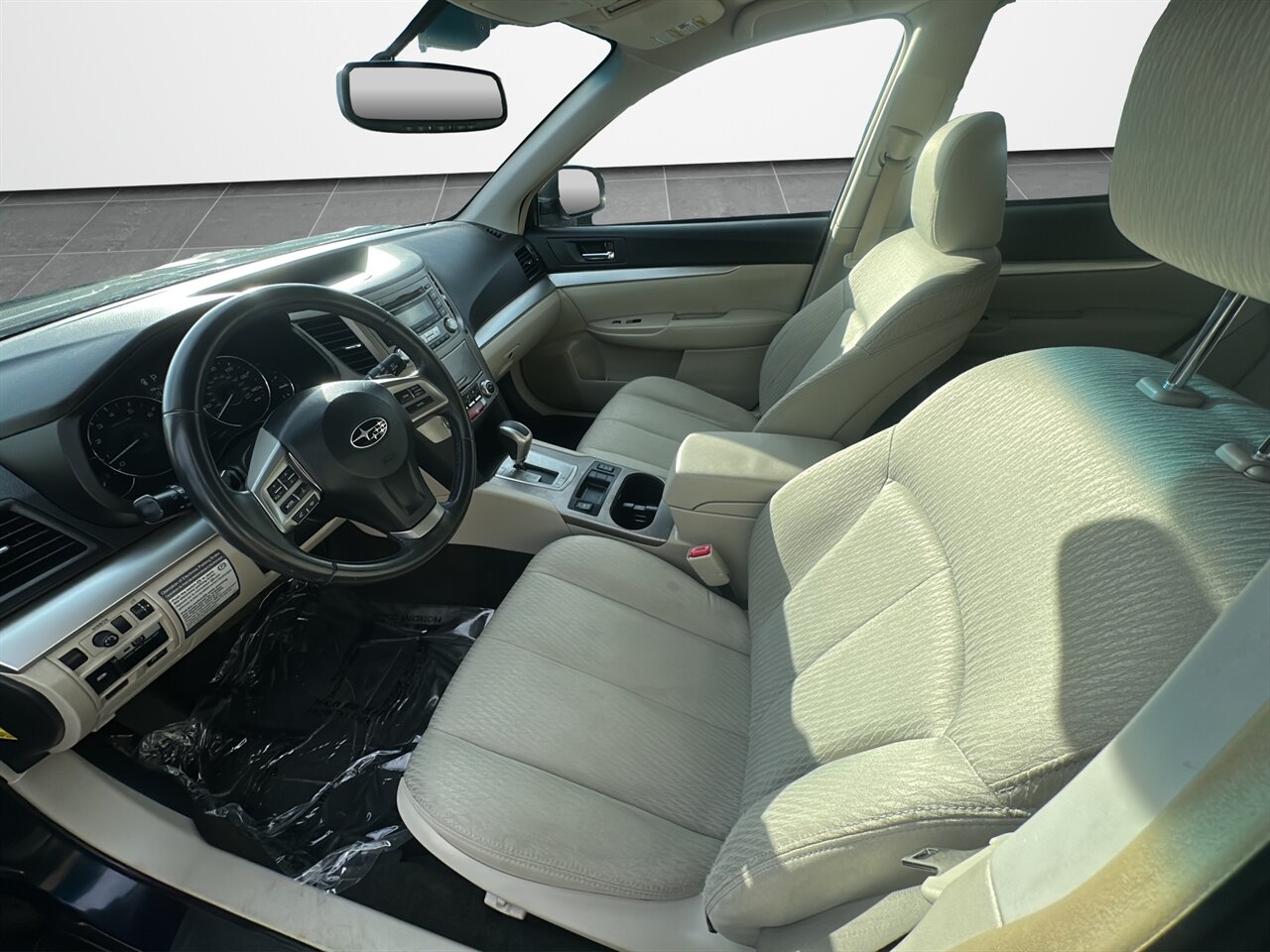 2012 Subaru Outback 2.5i Premium AWD, Heated Seats, Amazing Shape! - Photo 9 - Post Falls, ID 83854