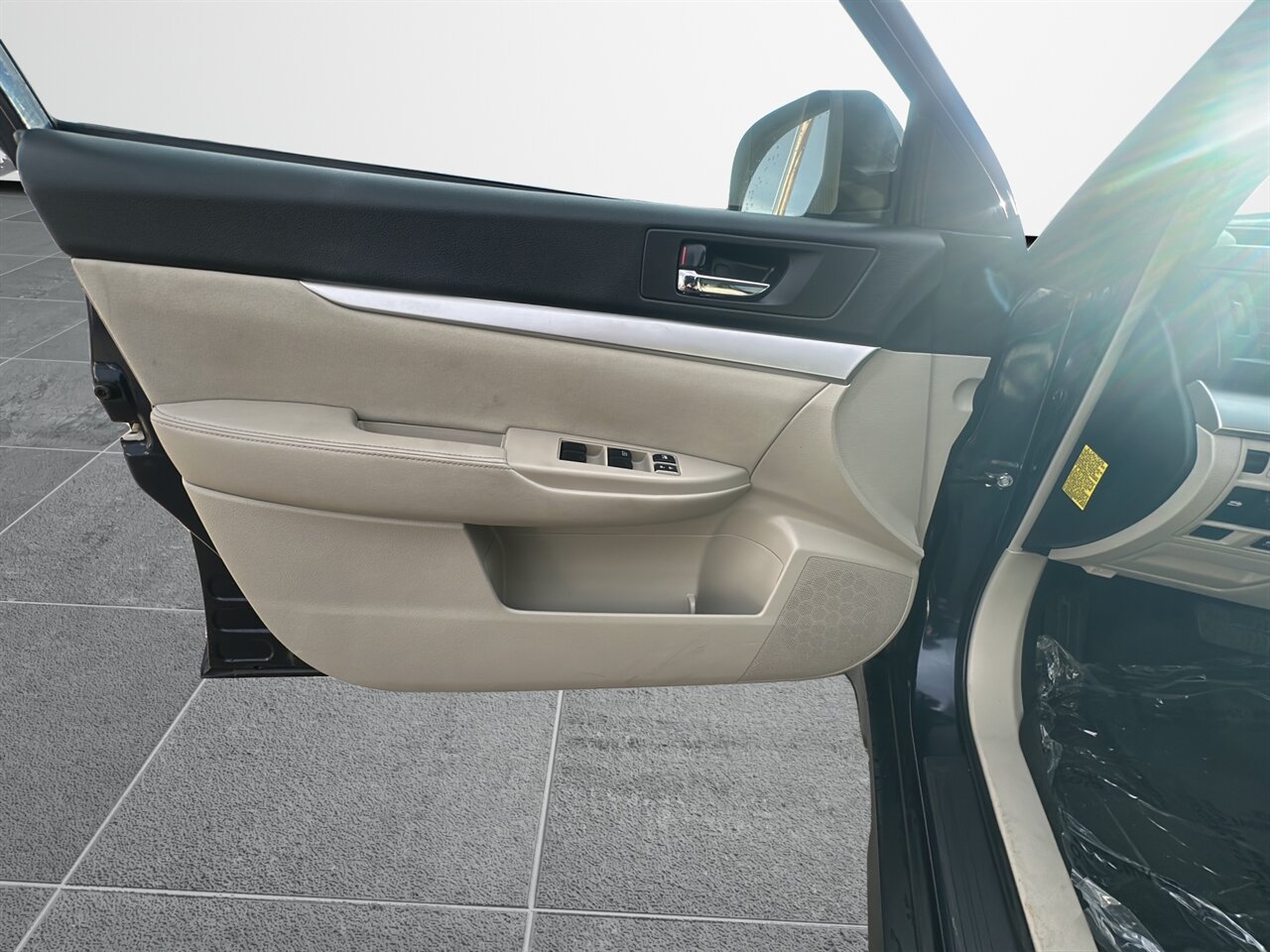 2012 Subaru Outback 2.5i Premium AWD, Heated Seats, Amazing Shape! - Photo 10 - Post Falls, ID 83854