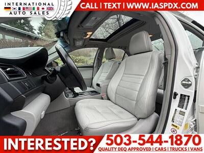 2017 Toyota Camry Hybrid LE   - Photo 9 - Portland, OR 97216