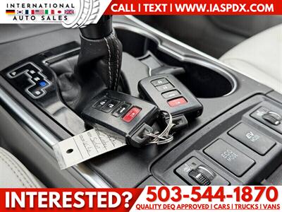 2017 Toyota Camry Hybrid LE   - Photo 13 - Portland, OR 97216