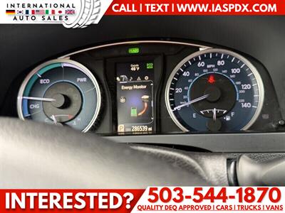 2017 Toyota Camry Hybrid LE   - Photo 12 - Portland, OR 97216