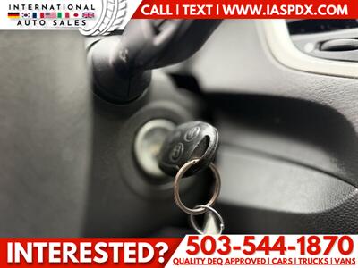 2013 Ford Fiesta SE   - Photo 18 - Portland, OR 97216