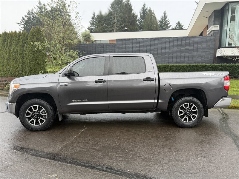 2015 Toyota Tundra SR5 - V8  