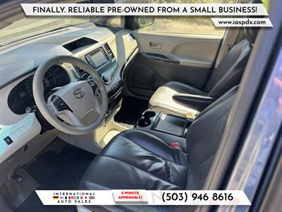 2014 Toyota Sienna LE 7-Passenger   - Photo 9 - Portland, OR 97216