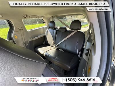 2014 Toyota Sienna LE 7-Passenger   - Photo 13 - Portland, OR 97216