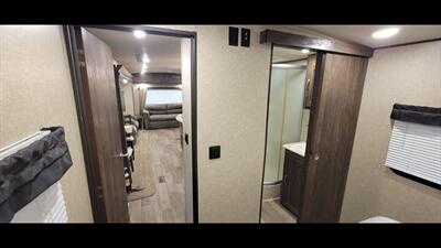 2018 FOREST RIVER VIBE 288RLS   - Photo 43 - Aurora, MO 65605