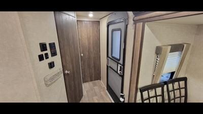 2018 FOREST RIVER VIBE 288RLS   - Photo 13 - Aurora, MO 65605